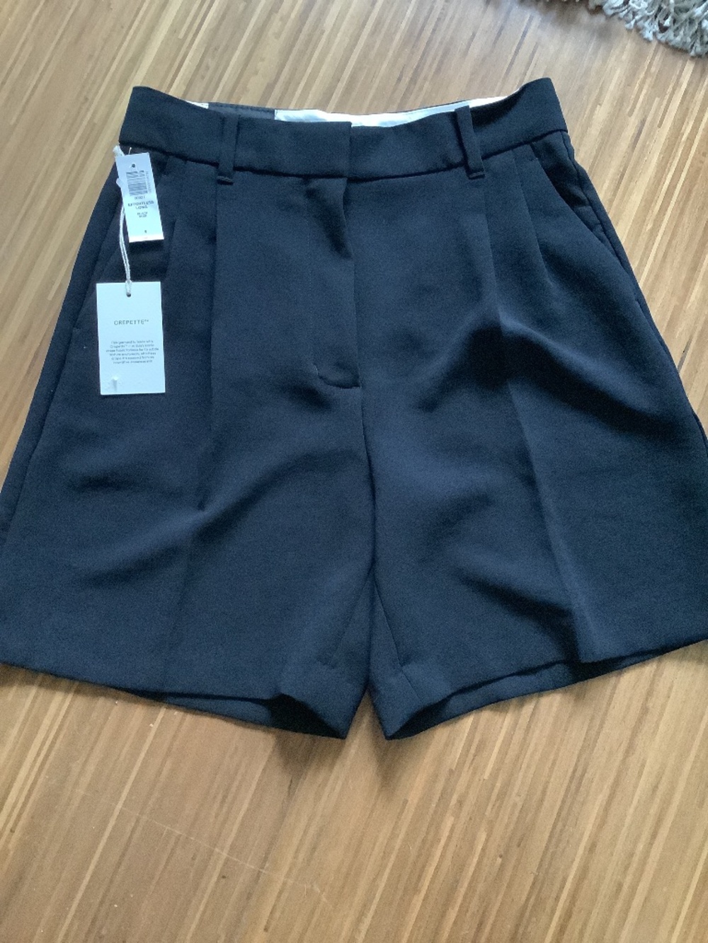 NWT Aritzia The Effortless Short